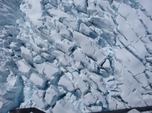 Riesige Gletscherspalten